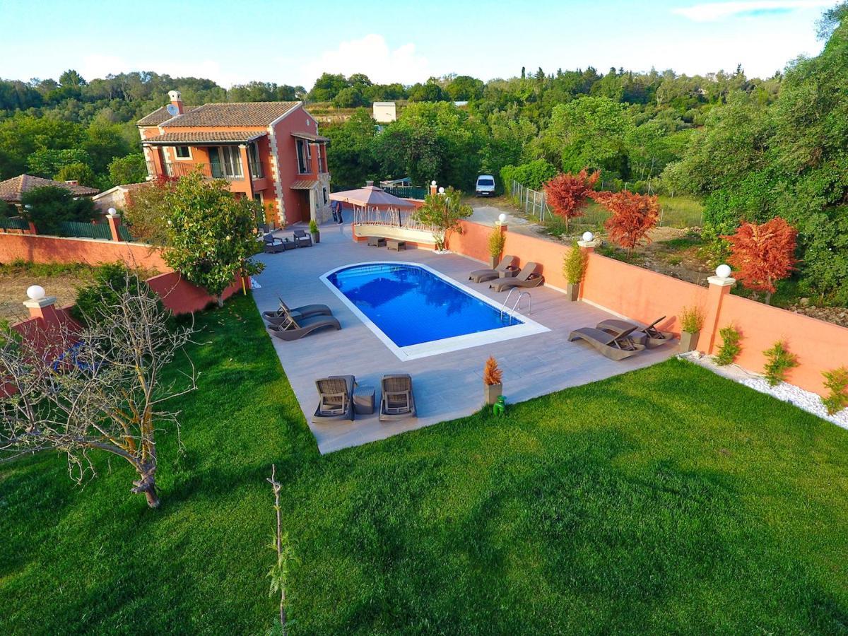 Villa Alex Sinarádes 외부 사진